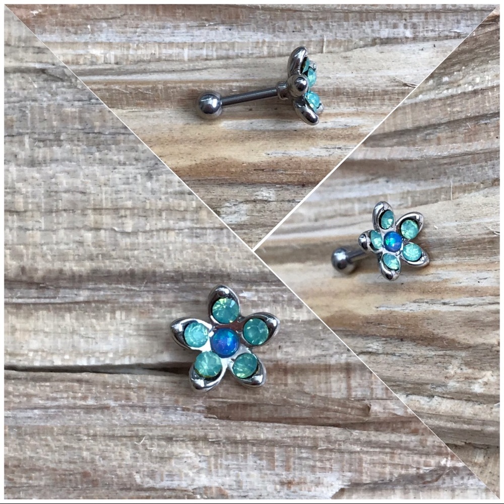 Opalite Flower Cartilage/ Tragus‎ Barbell